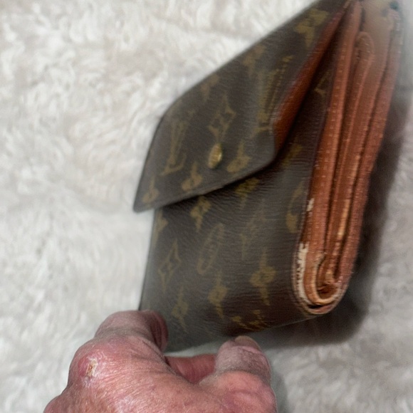 LV Giveaway ๐๐๐๐Louis Vuitton Vintage Monogram Small Wallet๐ซถ๐ซถLV GIVEAWAY ๐ซถ๐ซถ๐ซถ๐ซถ๐ซถ - Picture 6 of 13